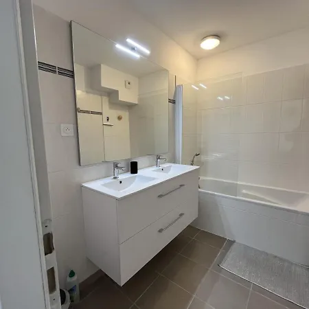 Appartement T3 De 66m² Avec Terrasse, Parking Et Proche Jetée Thiers, Centre-ville D'arcachon - Fr-1-374-209 Arcachon